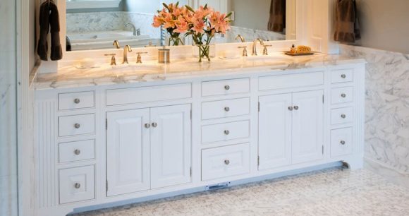 Bathroom vanity with quartz countertop
